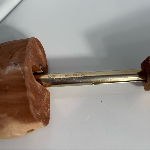 Shoe stretcher - Men’s Medium - Picture 3 of 4